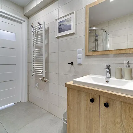 Gosciniec Skorusa By Interhome 木屋 *