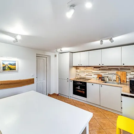 Gosciniec Skorusa By Interhome 考斯赛力克