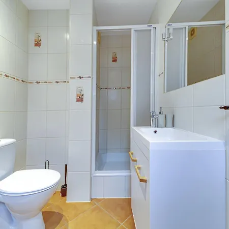 Gosciniec Skorusa By Interhome 考斯赛力克