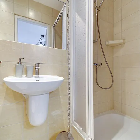 Gosciniec Skorusa By Interhome 考斯赛力克